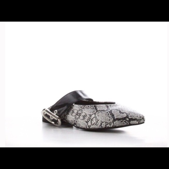 Ladies Pointed toe flat slides. Snake skin color - Picture 4 of 7